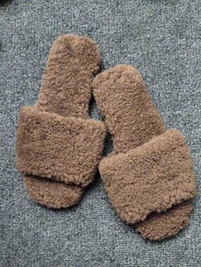 RAYE Camel Brown Fuzzy Shearling Slide Sandal